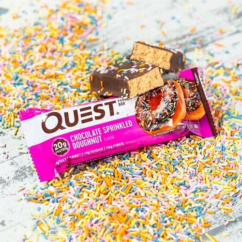 Quest Nutrition, Barre Protéinée, Chocolate Sprinkled Doughnut, Boite de 12 Barres, 720g. - Image 2